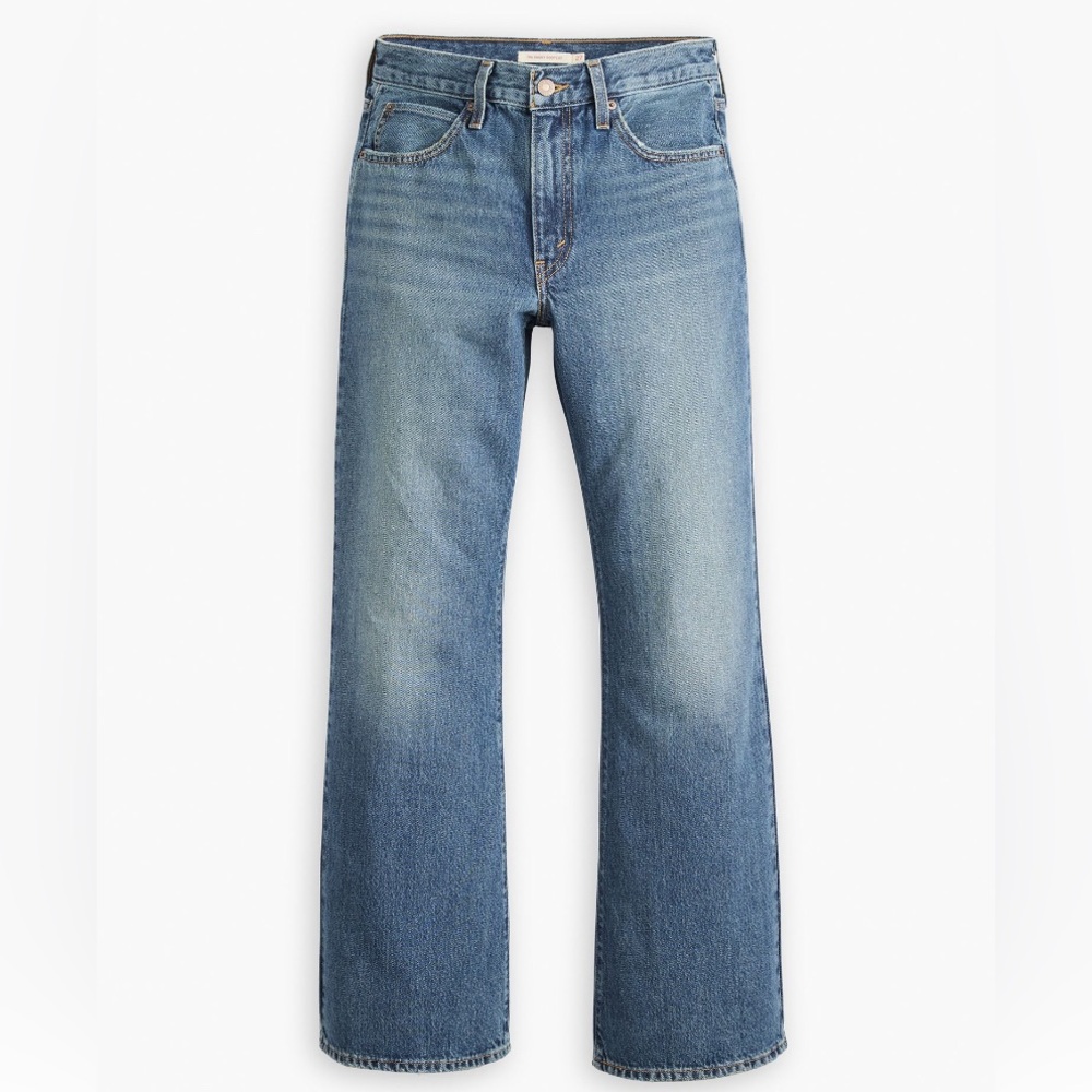 Levi’s Baggy Bootcut 
Women's Jeans
Color: Worn In Light
Indigo
Size: 26W × 29L